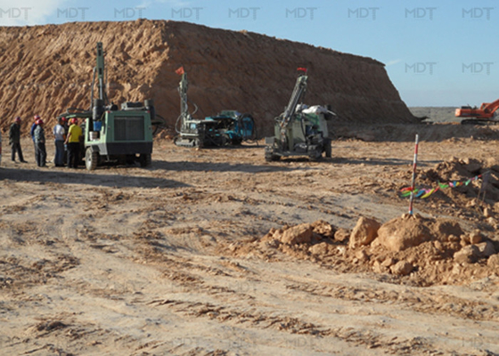 เครื่องเจาะตีนตะขาบไฮดรอลิกความลึก 30 เมตร DTH Drilling Machine