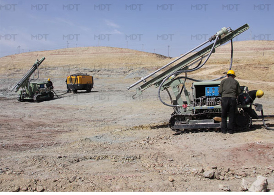 เครื่องเจาะตีนตะขาบไฮดรอลิกความลึก 30 เมตร DTH Drilling Machine