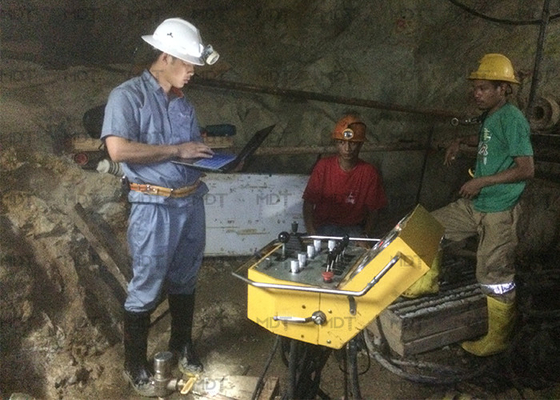 เครื่องเจาะอุโมงค์ 1000 เมตรเครื่องเจาะเพชรใต้ดิน Rig ไฮดรอลิก